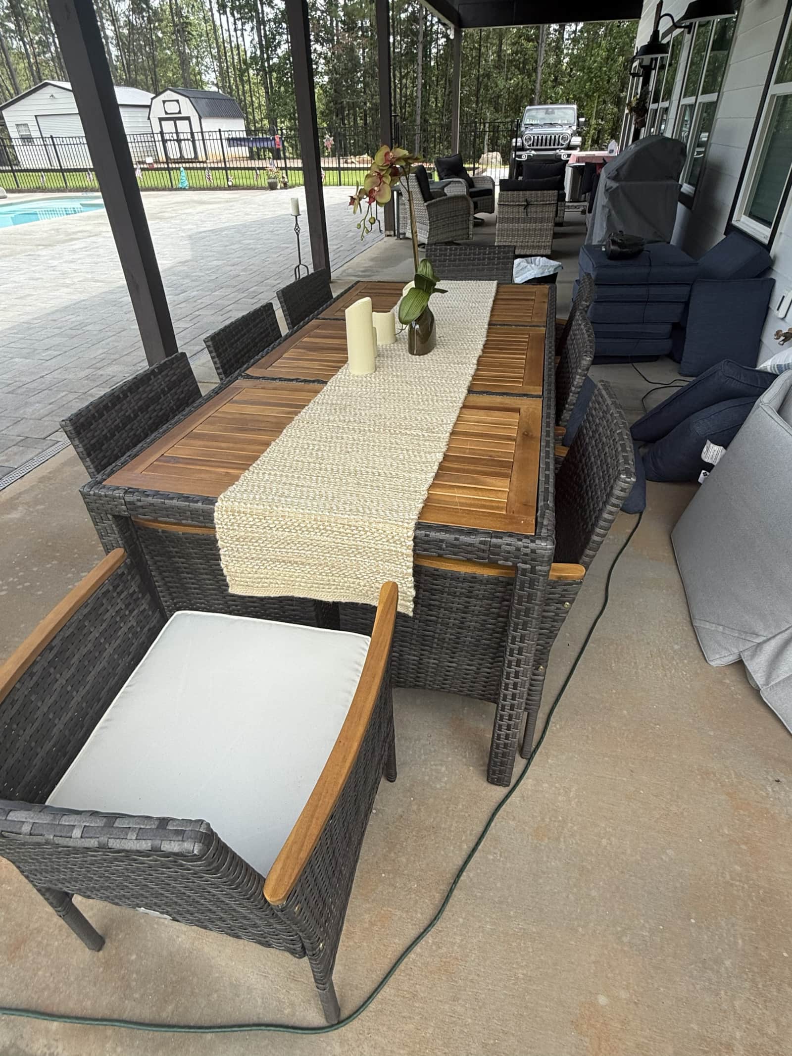 Outdoor dining area 